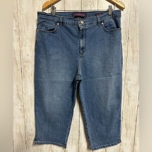 Gloria Vanderbilt Amanda  Cropped Jeans Size 16